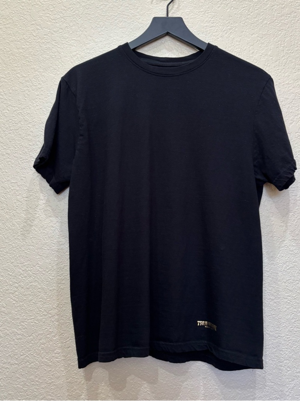 True Religion T Shirt Size Large Black Short Sleeve Basic Gold Screen Print Y2K